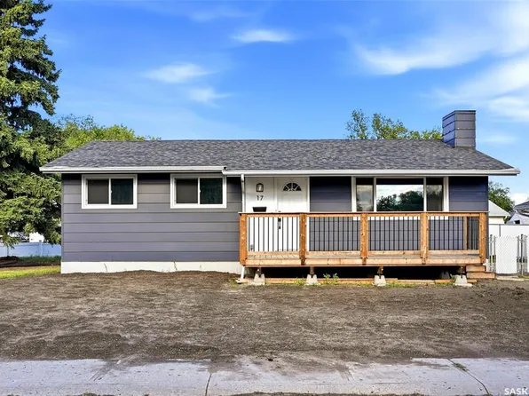 17 Willowview STREET, Regina, SK S4R 5K2