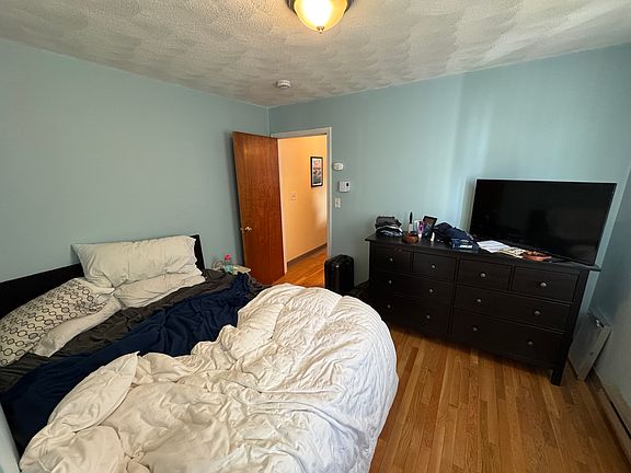 5th image of 217 Holland St APT 1B