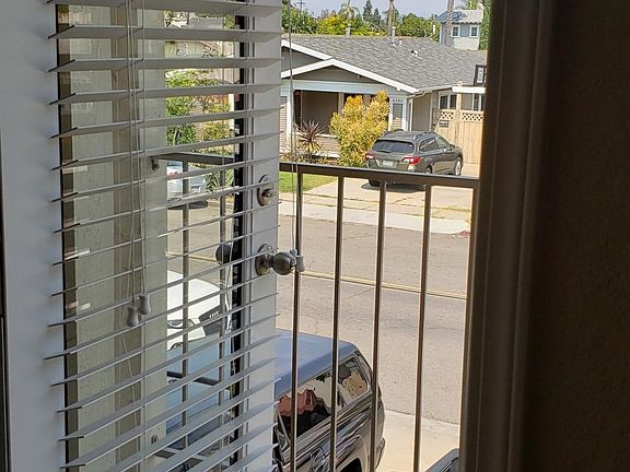 5th image of 4378 Marlborough Ave APT 4