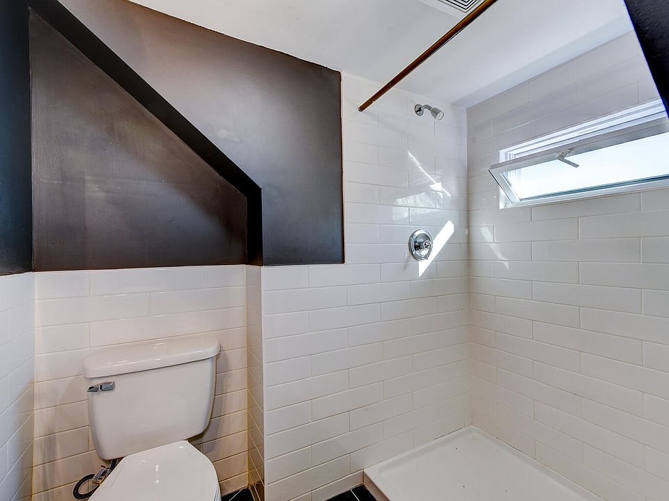 1st image of 946 W 7th St #3