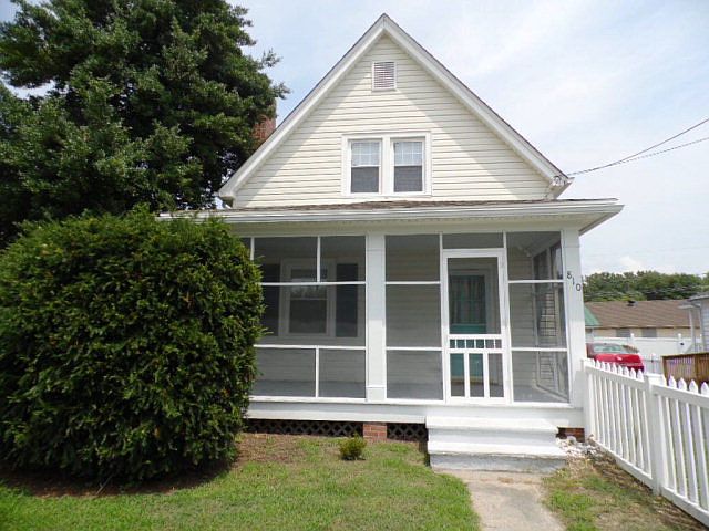 1st image of 810 Essex St