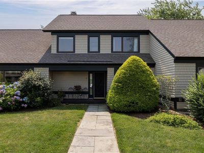 2 Martingale Ln, Narragansett, RI, 02882