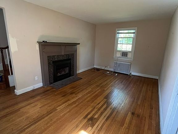 4th image of 207 N Confederate Ave