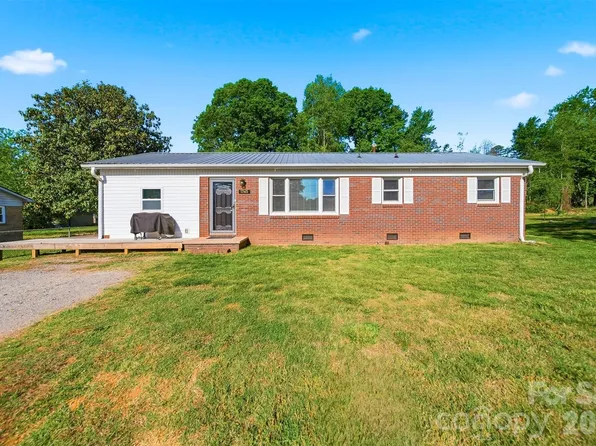 1745 26th St NE, Hickory, NC 28601
