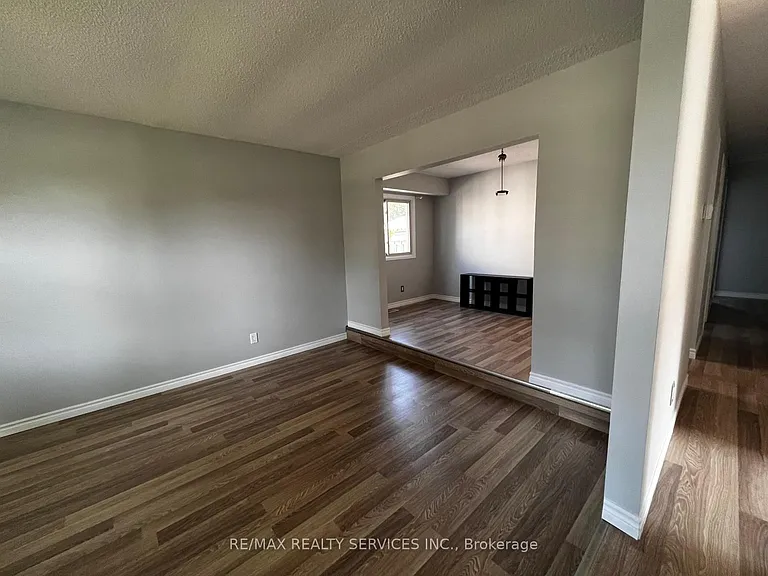 17 Renny Cres — Photo 4
