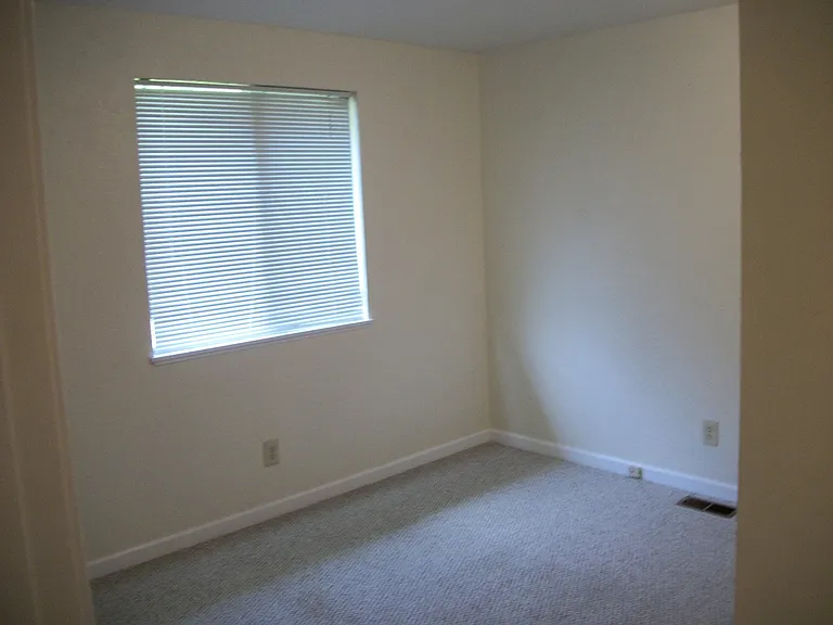 83 NW Nichols Ave — Photo 8