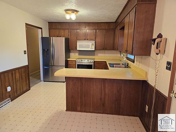 5th image of 300 Oxford Dr