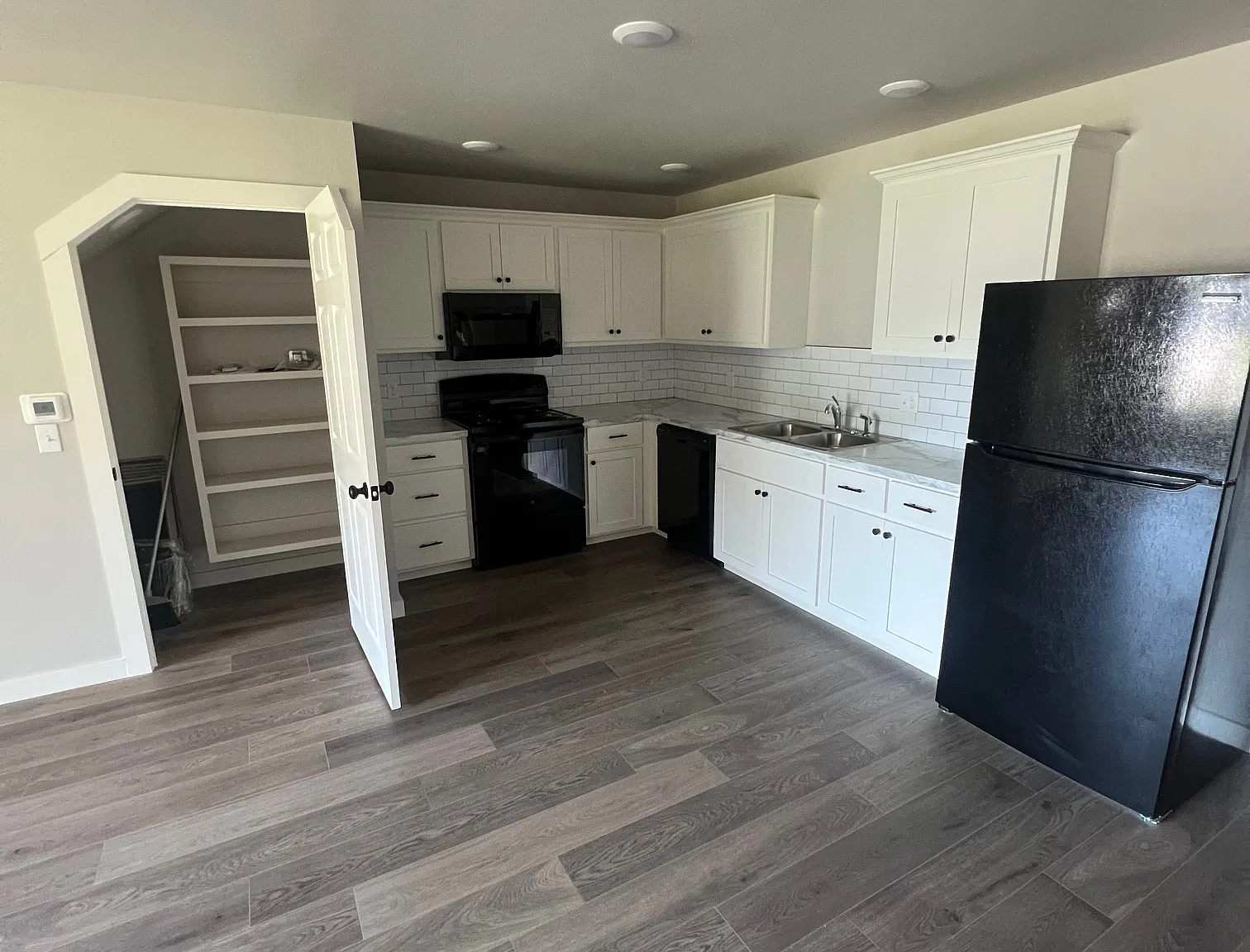 521 S Florence Ave — Photo 3