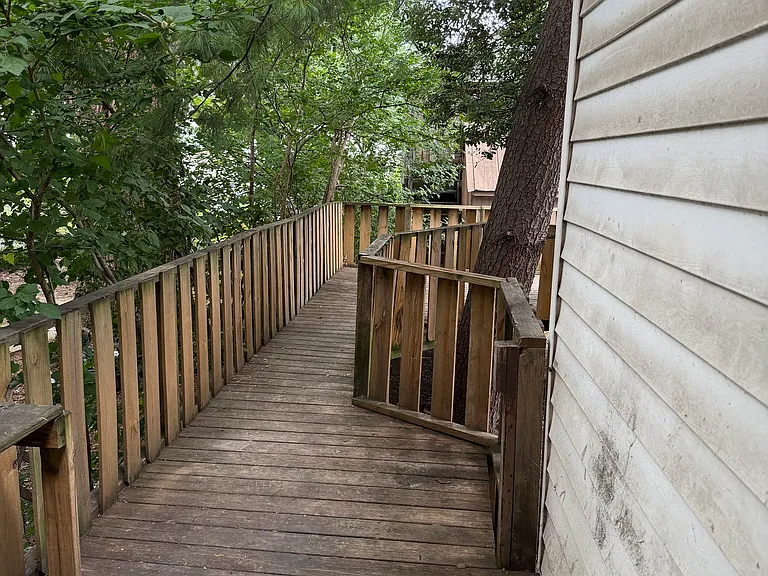 812 Denmark St — Photo 8