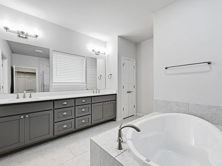 8816 Mina Dr — Photo 10