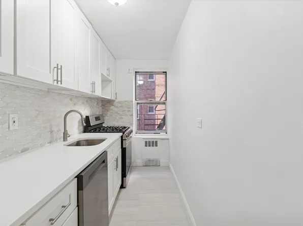 67-12 Yellowstone Boulevard image 7 of 13