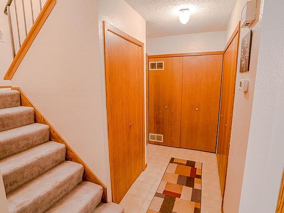 3rd image of 5916 Cahill Ave