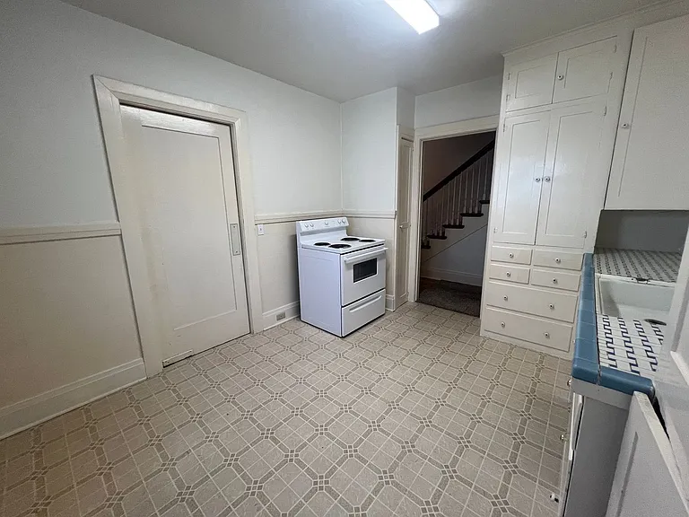 925 Lincoln St — Photo 7