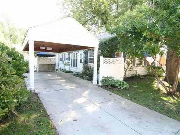 6272 Pine St, Omaha, NE 68106