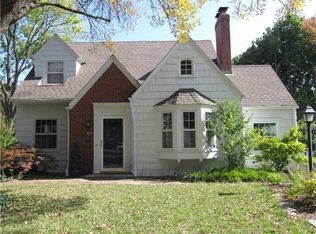 7429 Ward Pkwy, Kansas City, MO 64114