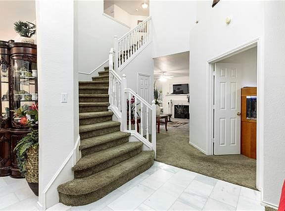 3rd image of 2718 Rocky Creek Dr