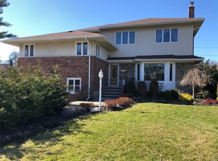34 Canterbury Rd, Woodbury, NY 11797