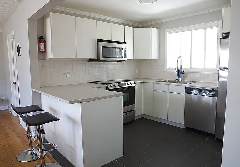 1148 Woodroffe Ave #A — Photo 4