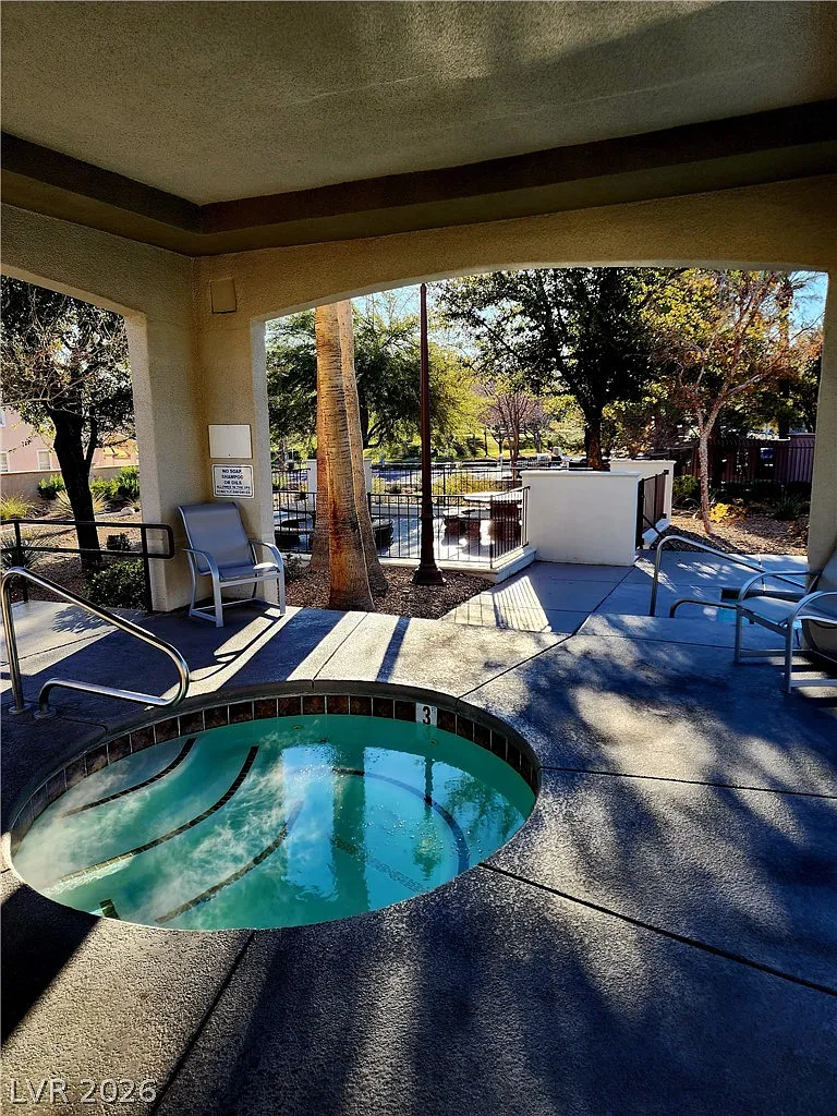 3 bed, 2.0 bath, 1254 sqft, $2,100 — Photo 4