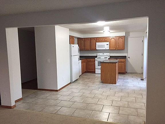 5th image of 1042 SE 22nd Cir