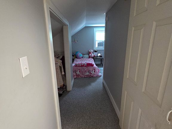 4th image of 192 Meadow Rd