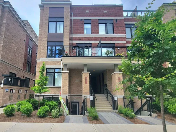 58 Elizabeth St S #2108, Richmond Hill, ON L4C 5W2