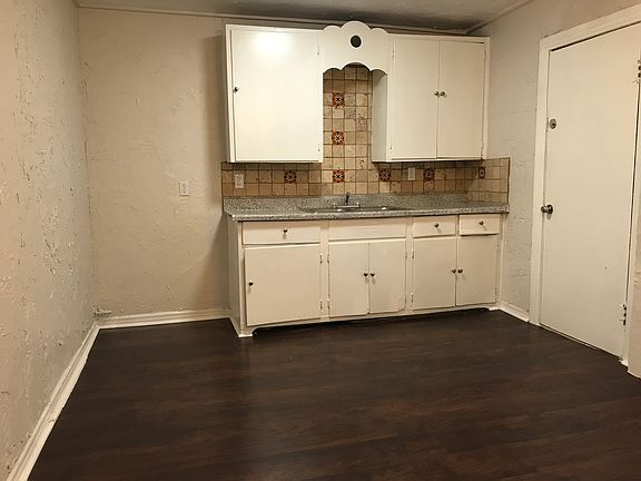 4th image of 4412 Lubbock Ave