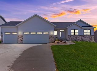 797 Bowhunter Dr, Marion, IA 52302