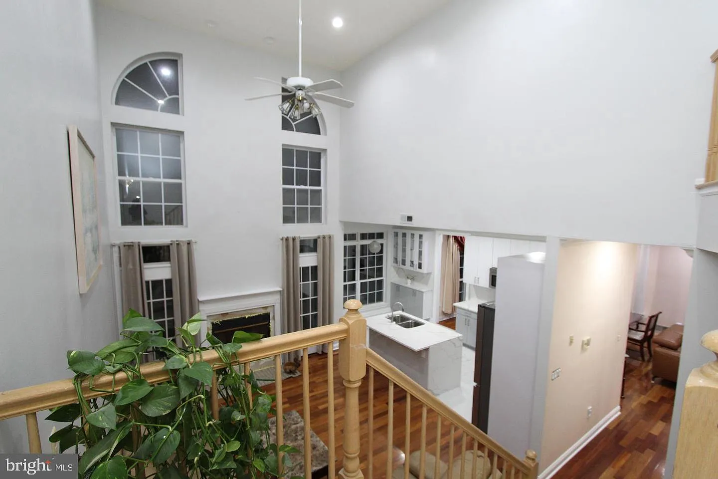 4 bed, 2.5 bath, 2262 sqft, $4,900 — Photo 1