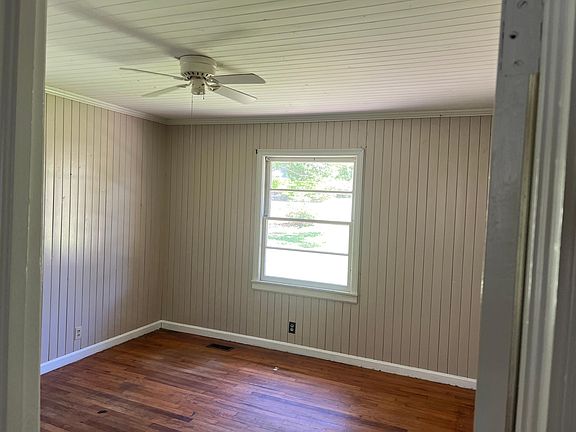 4th image of 807 N Washington St #1