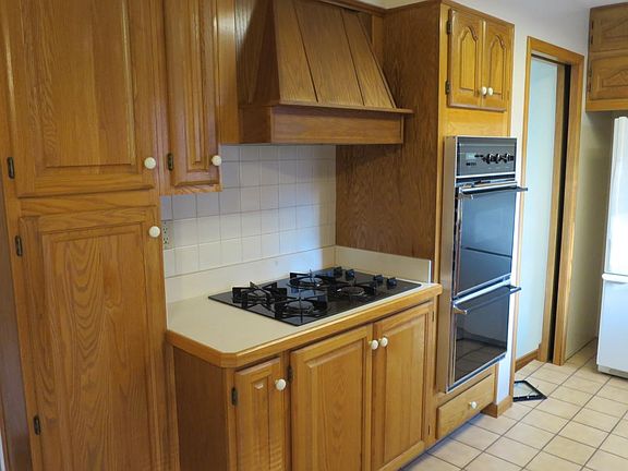 3rd image of 3230 Twin Circle Dr