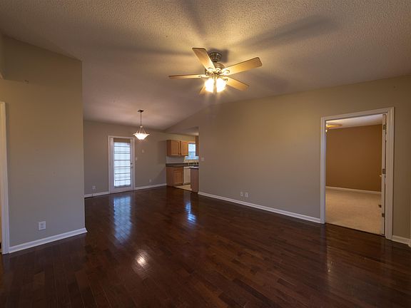 3rd image of 1017 Waterford Cir
