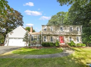 5 Monroe Dr, Mahwah, NJ 07430
