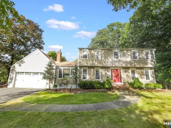 5 Monroe Dr, Mahwah, NJ 07430