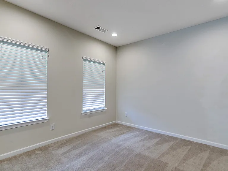 2913 Cherrybark Ct — Photo 3