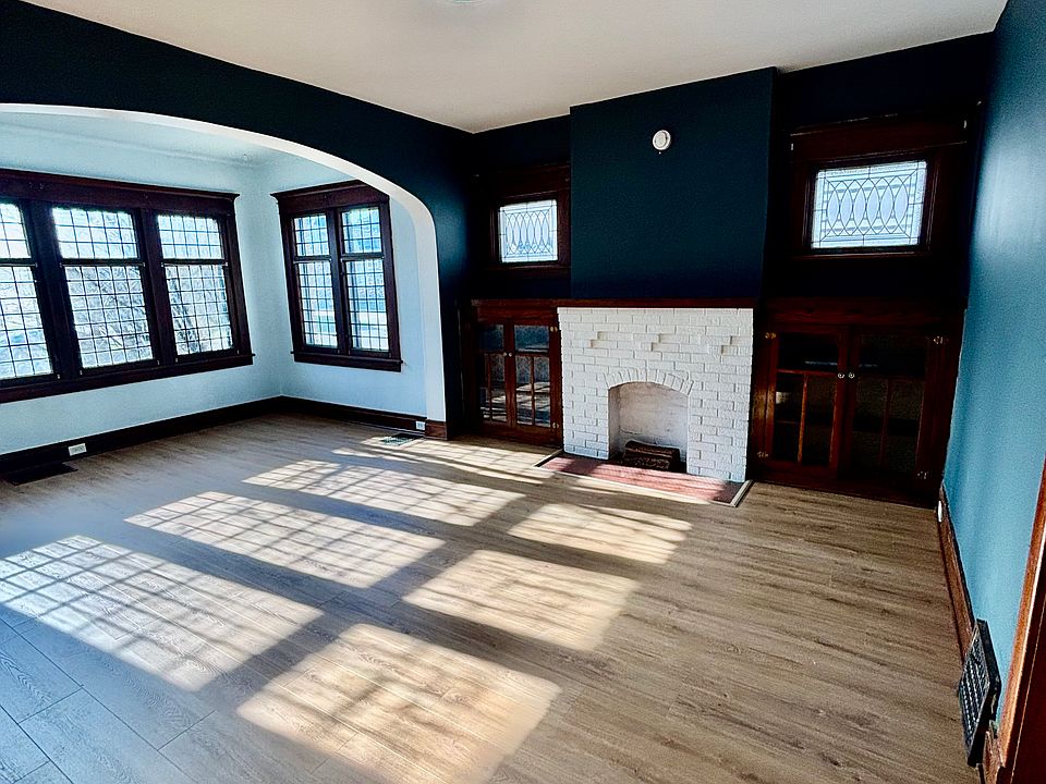 1st image of 141 Saranac Ave #1