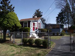 12 Douglas St, Jamestown, RI 02835