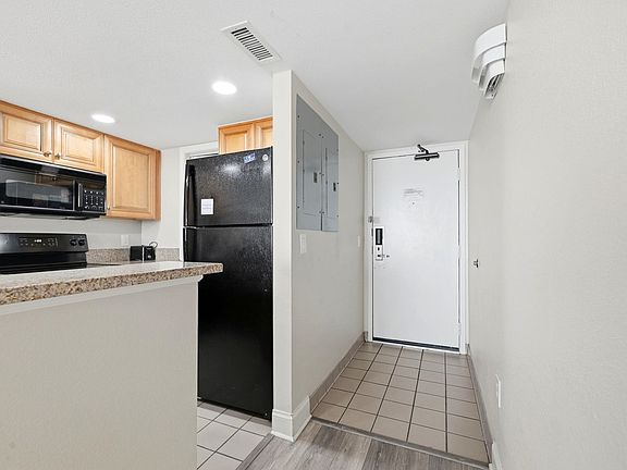 4th image of 4800 S Ocean Blvd. #1103