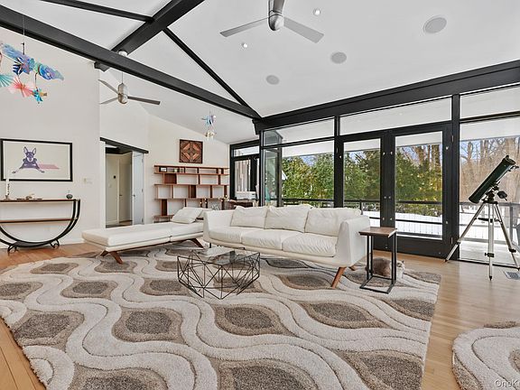 5th image of 10 Lincoln Road