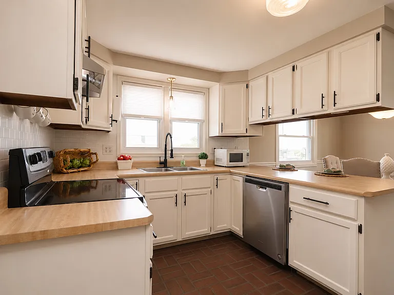2757 School Dr — Photo 3