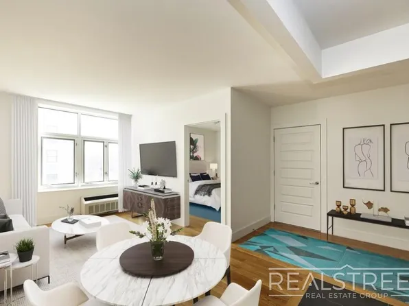 90-02 Queens Boulevard image 1 of 9