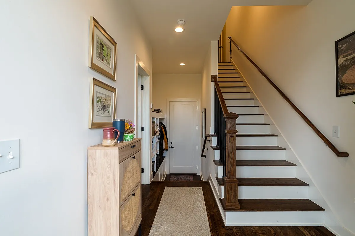 3 bed, 3.5 bath, 1988 sqft, $4,000 — Photo 4