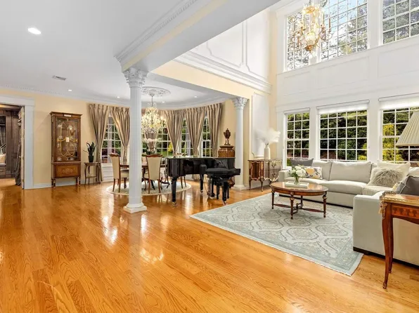 66 Stonehill Drive S, Manhasset, NY 11030