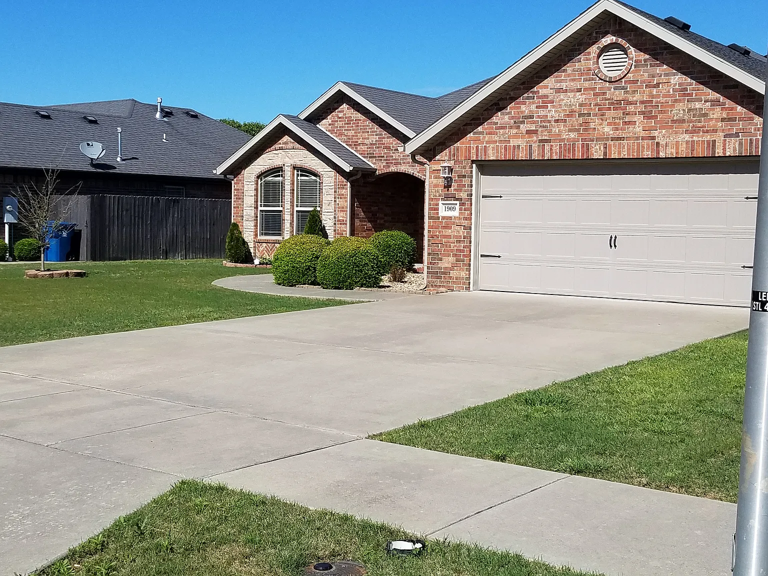 3 bed, 1780 sqft, $1,900 — Photo 2