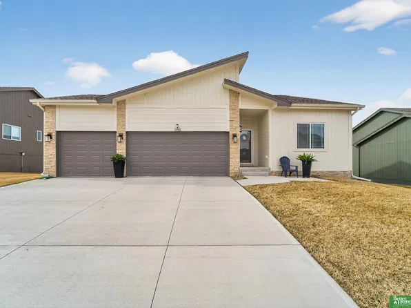 11952 S 107th Ave, Papillion, NE 68046