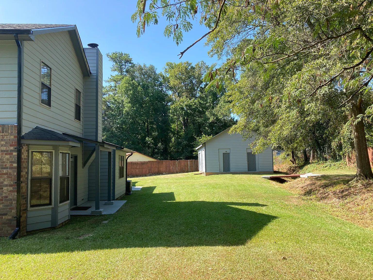 3 bed, 2.5 bath, 1400 sqft, $1,725 — Photo 2