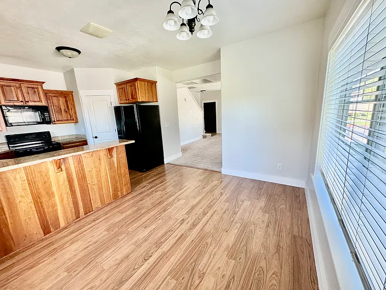 177 S 4 W — Photo 10