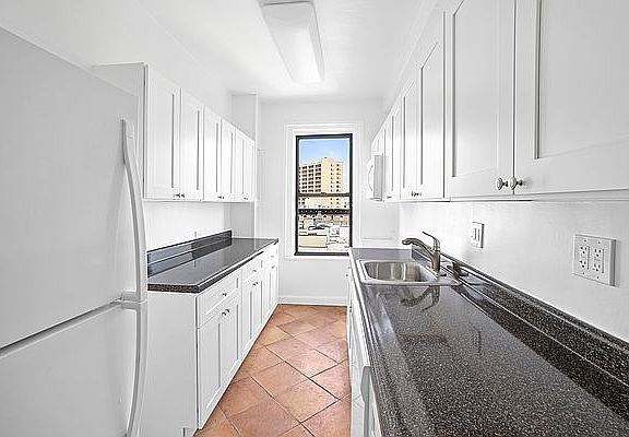 3rd image of 467 Central Park W APT 8B