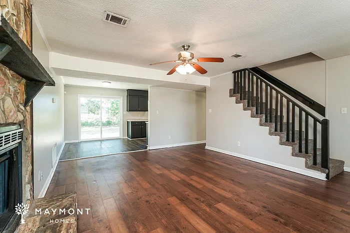 1911 Neptune Dr — Photo 5