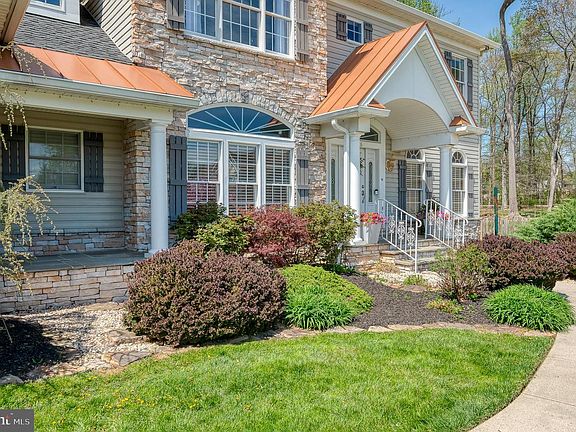 4th image of 1216 Bluebird Ct W